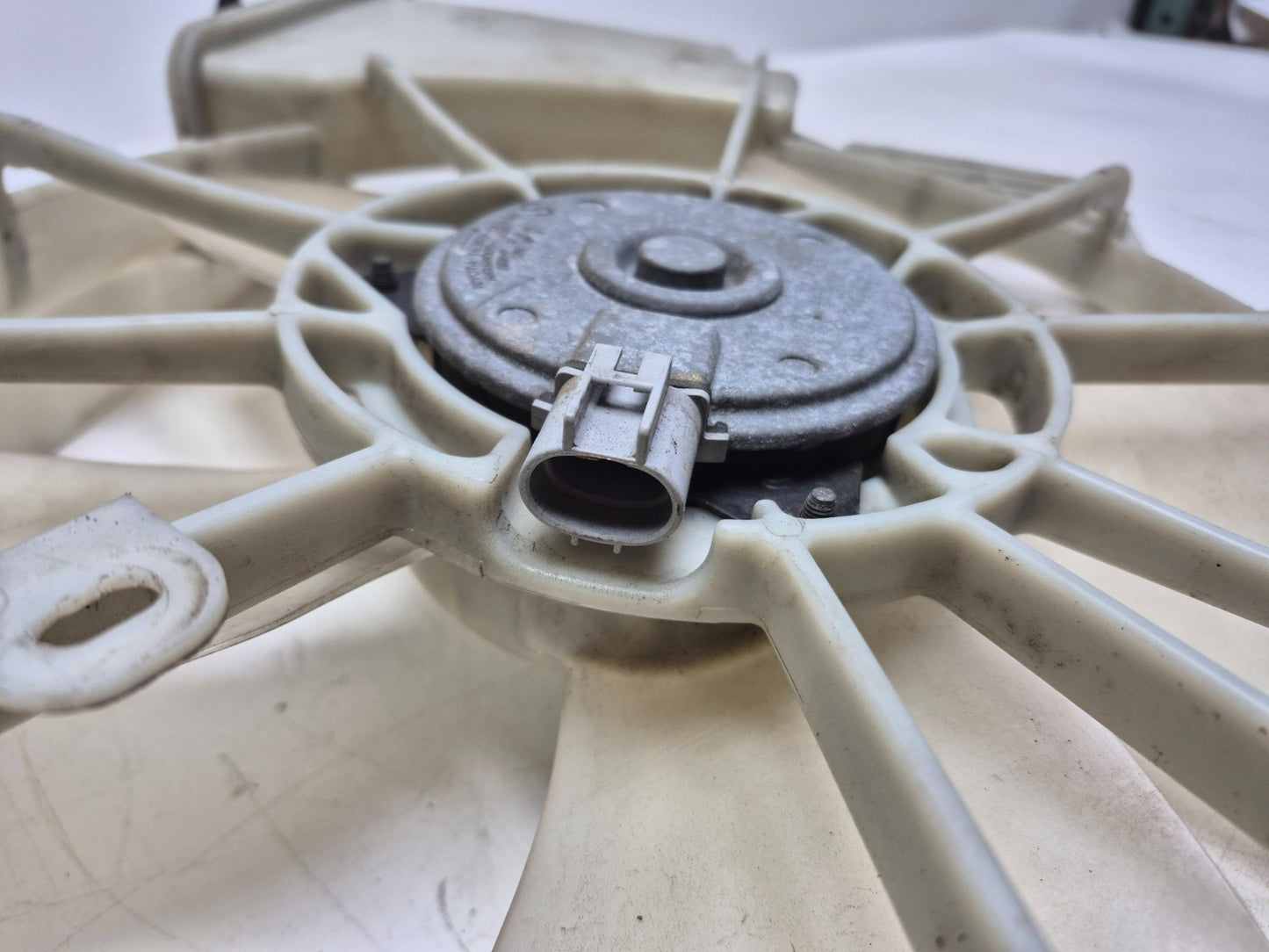 2005 Toyota Corolla Ce Cooling Fan W/ Shroud OEM