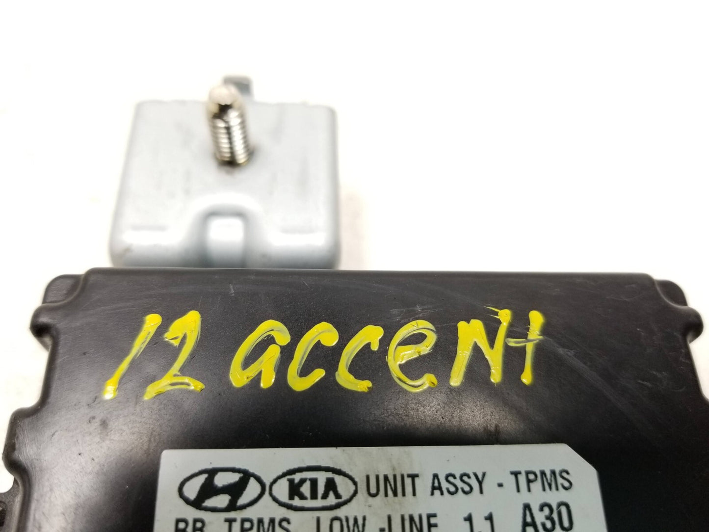 2012 - 2014 Hyundai Accent Tpms Tire Pressure Control Module OEM