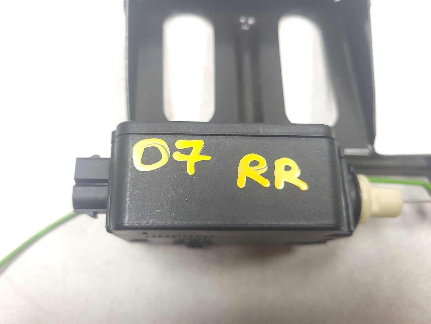 2006-2009 Range Rover Fuel Filler Flap Lid Actuator Motor 6987625 OEM