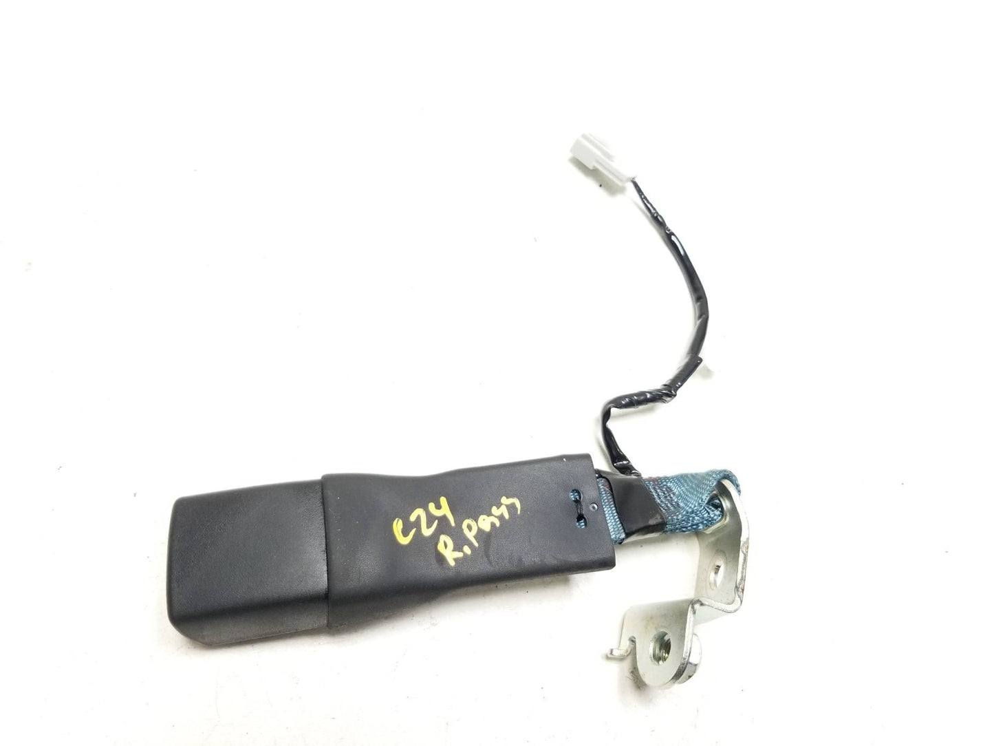 11-17 Lexus CT200h Rear Seat Belt Buckle Passenger Side Oem✅
