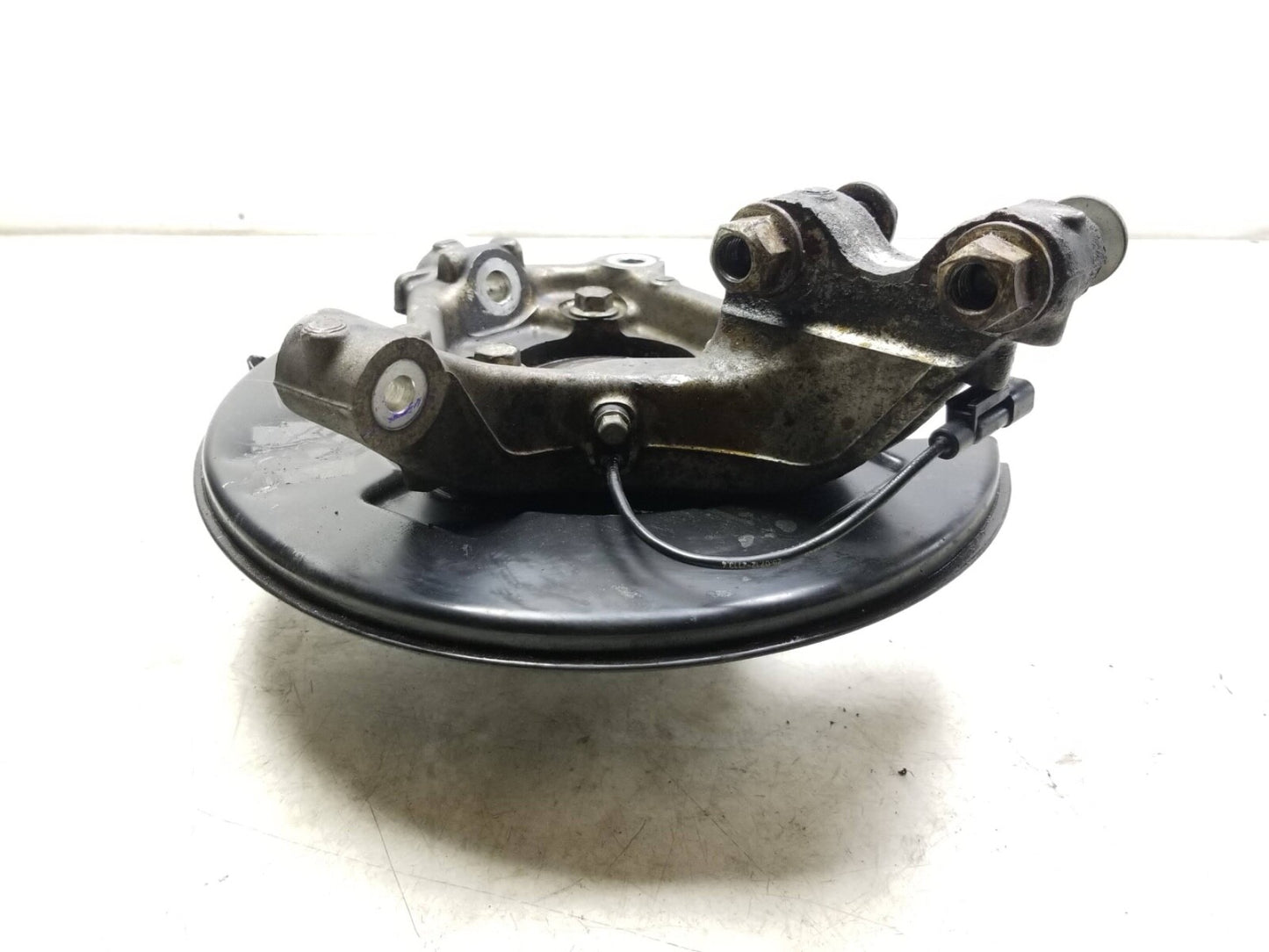 2010 - 2016 Cadillac SRX Wheel Spindle Knuckle Front Driver Side Right OEM