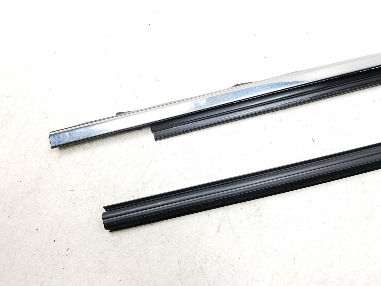 11-14 Chrysler 200 Sedan Window Belt Seal Rear Passenger Side Right 2pcs OEM