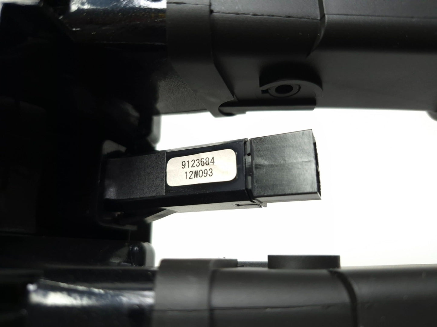 2012 Volvo C30 Dash Center Air Vent 1057110 OEM