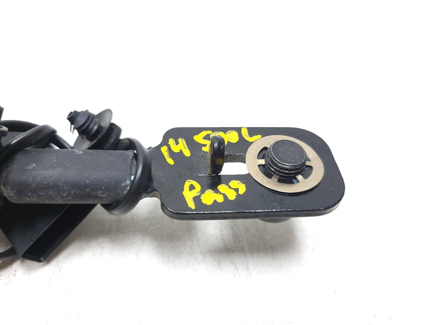 2014 - 2017 Fiat 500l Front Seat Belt Buckle Latch Passenger Right OEM