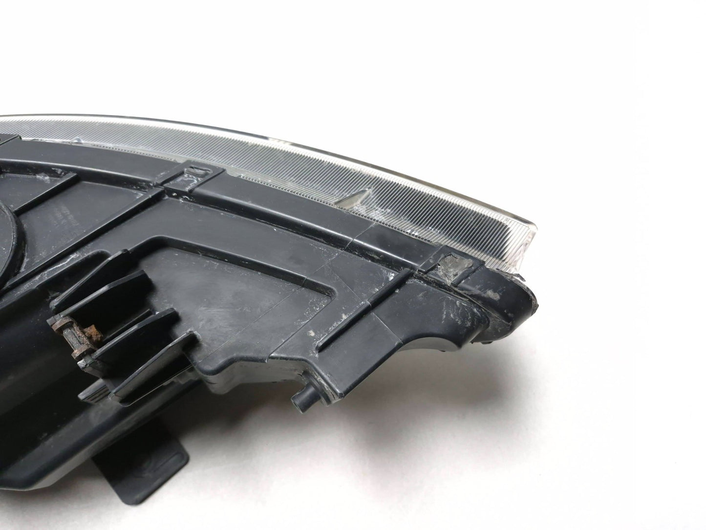 2011 Kia Sportage Headlight Passenger Side Right OEM
