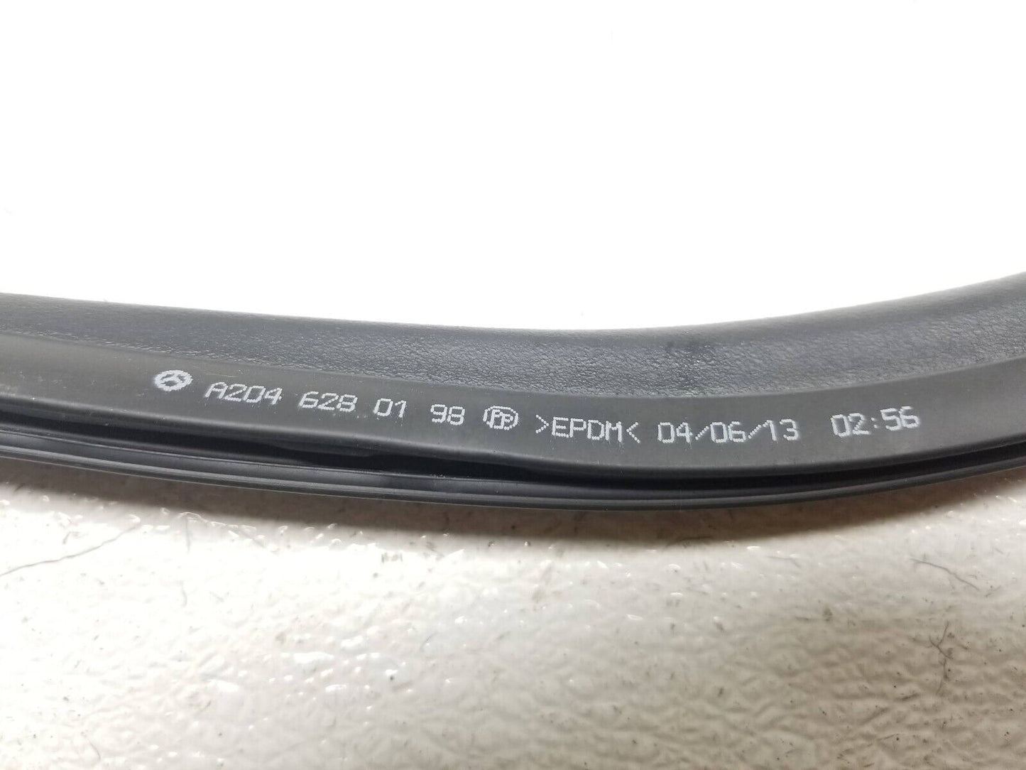 12 13 14 Mercedes-benz C300 Under Hood Weatherstrip Seal A2046280198 OEM