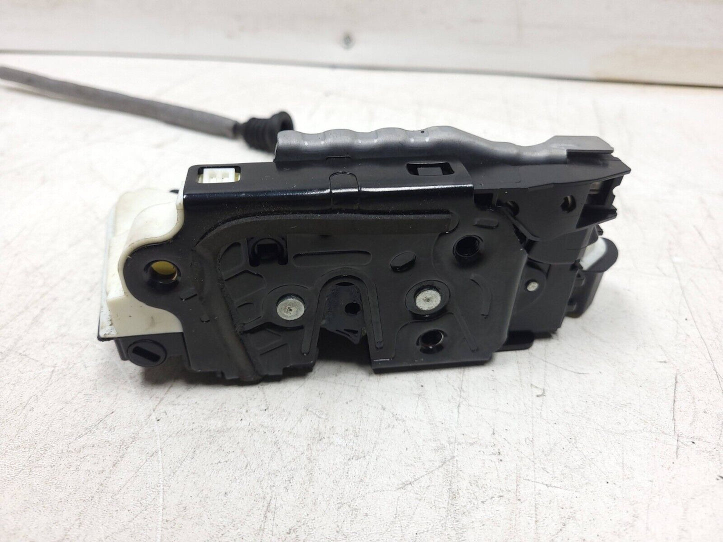 13- 17 Volkswagen Tiguan Door Lock Latch Actuator Front Passenger Side Right OEM