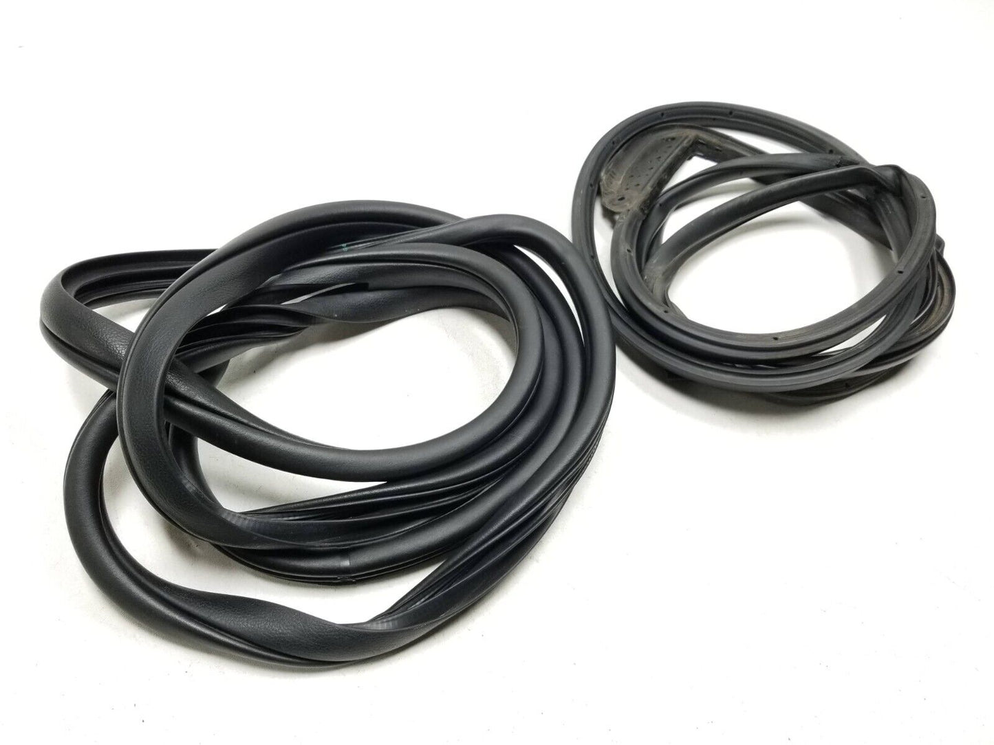 17 18 Kia Forte Door Wheatherstrip Seal Rear Passenger Side Right Pair OEM