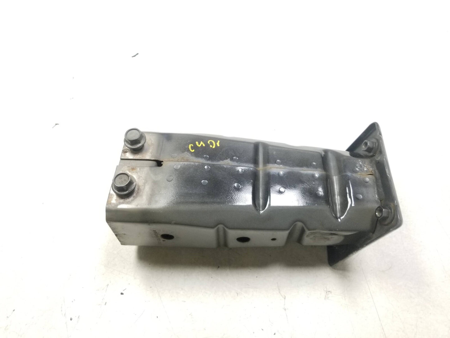 2010 - 2016 Cadillac SRX Bumper Energy Absorber Bracket Front Left & Right OEM