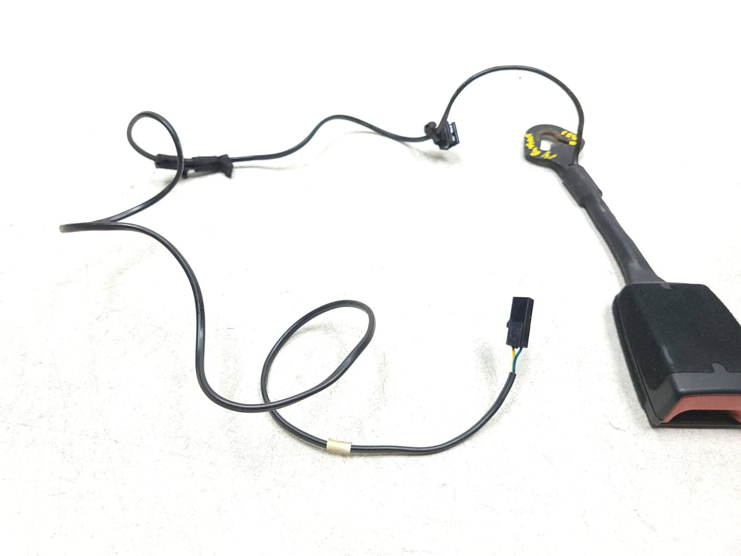 2014 Volkswagen Passat Front Seat Belt Buckle Latch Passenger Side Right OEM