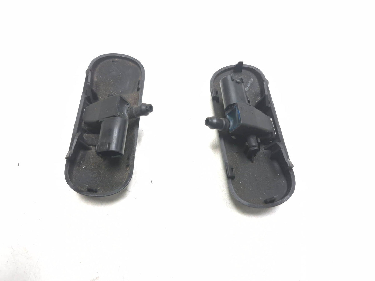 2011 Volkswagen Tiguan Windshield Washer Sprayer Jet Nozzle 2pcs OEM
