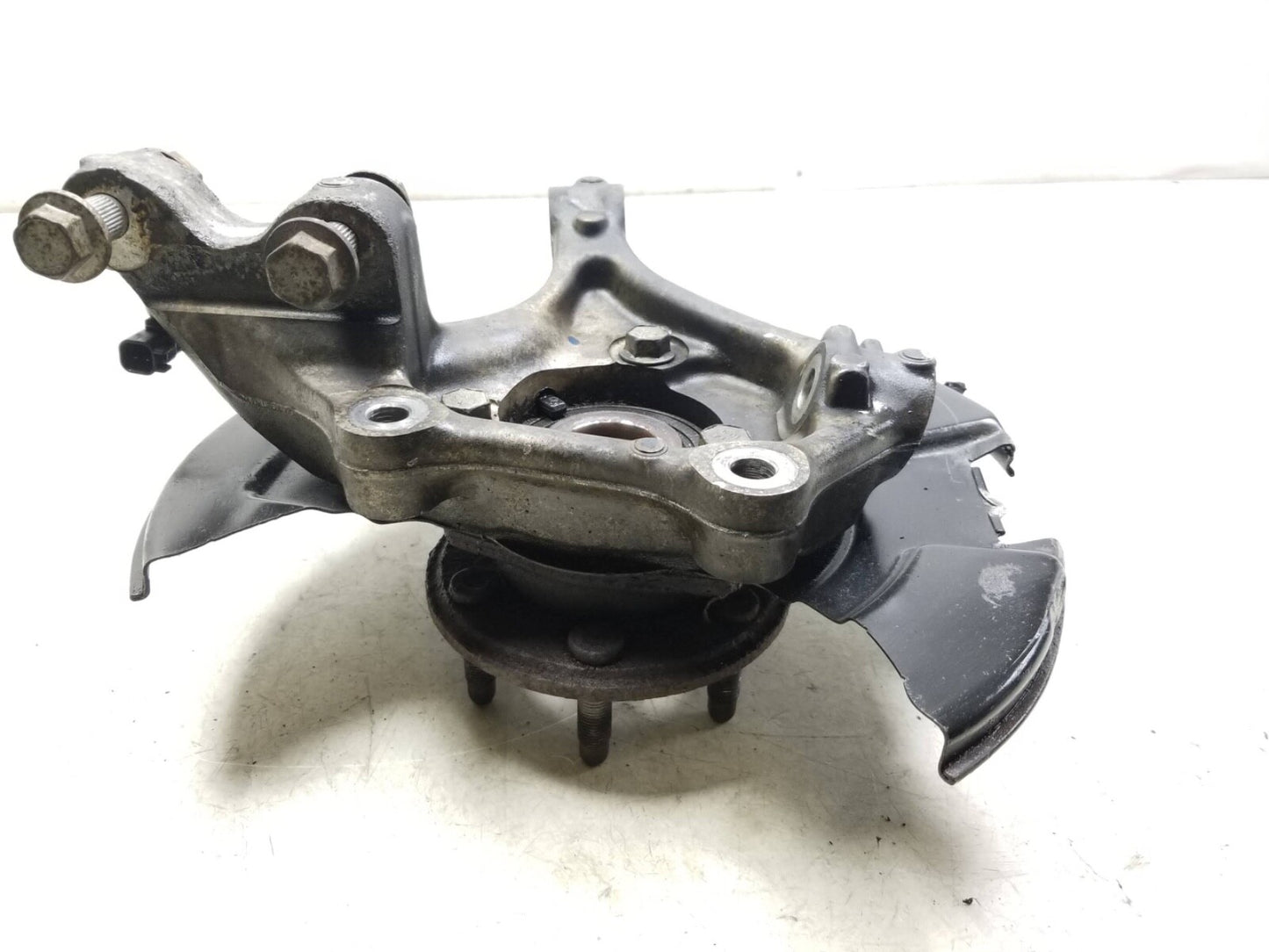 2010 - 2016 Cadillac SRX Wheel Spindle Knuckle Front Driver Side Right OEM