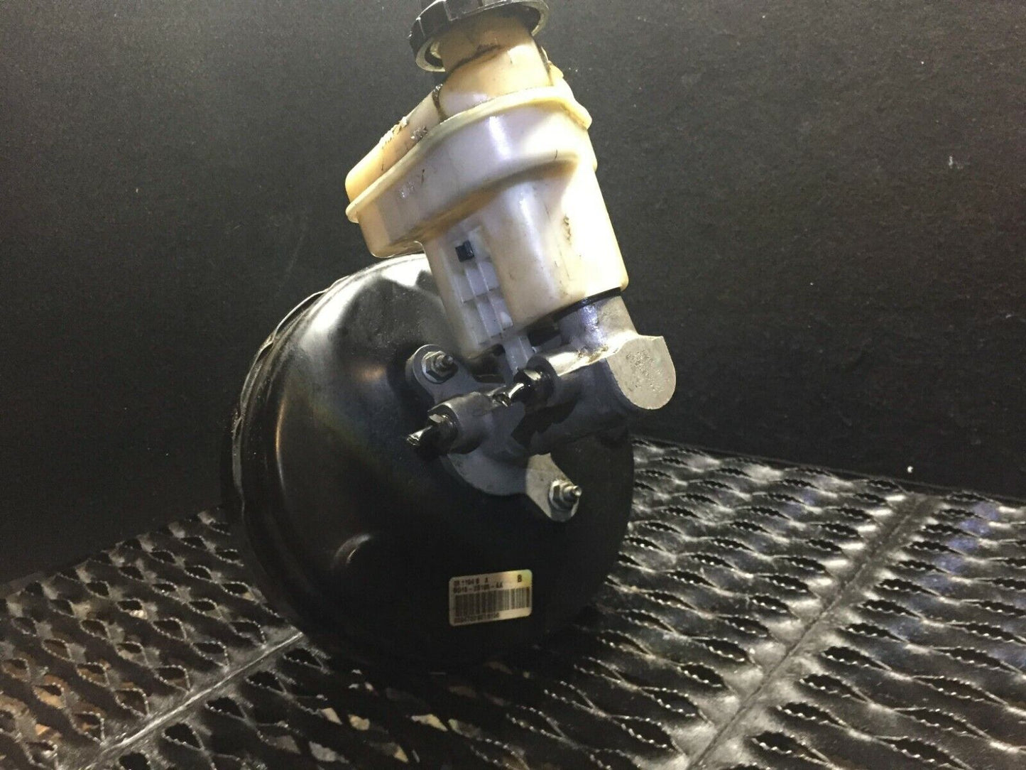 09 10 11 12 Lincoln MKS Power Brake Booster W/ Master Cylinder OEM D40