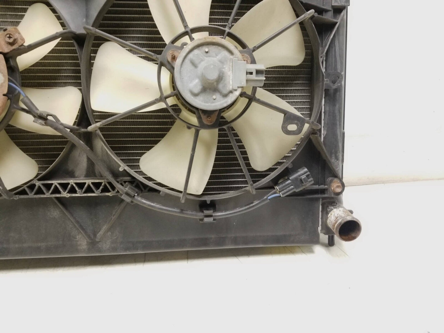 2005 - 2010 Scion Tc Front Radiator Dual Fan Motor Assembly OEM