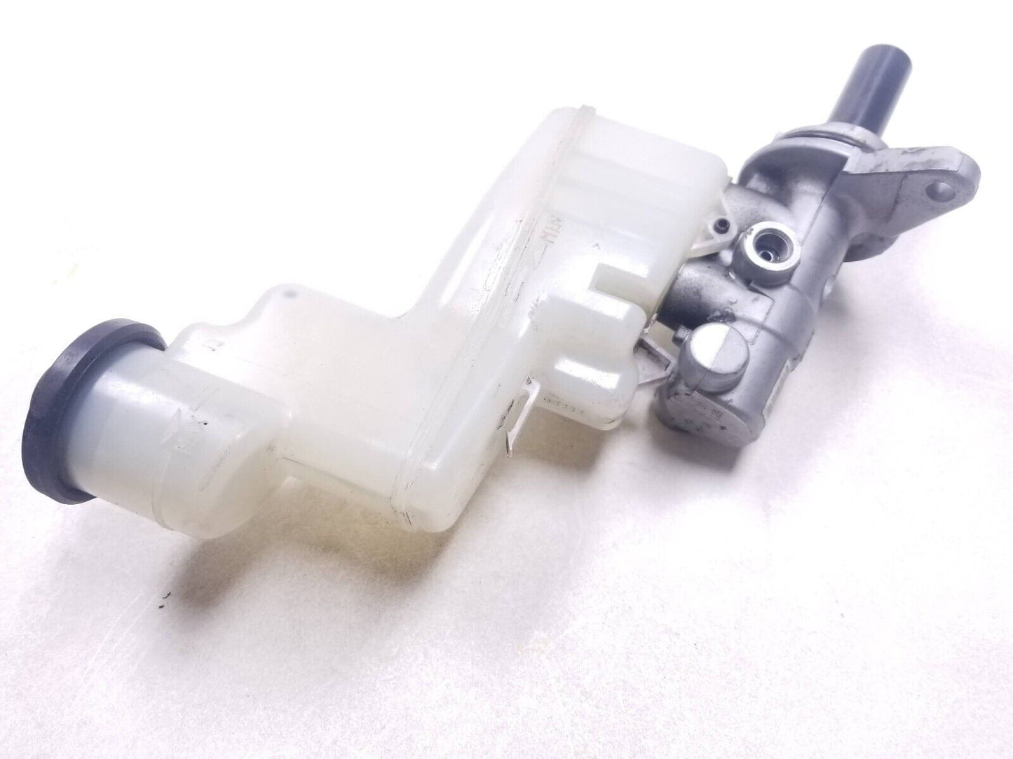 2007-2009 Toyota Camry Brake Master Cylinder With Reservoir 2.4l At OEM