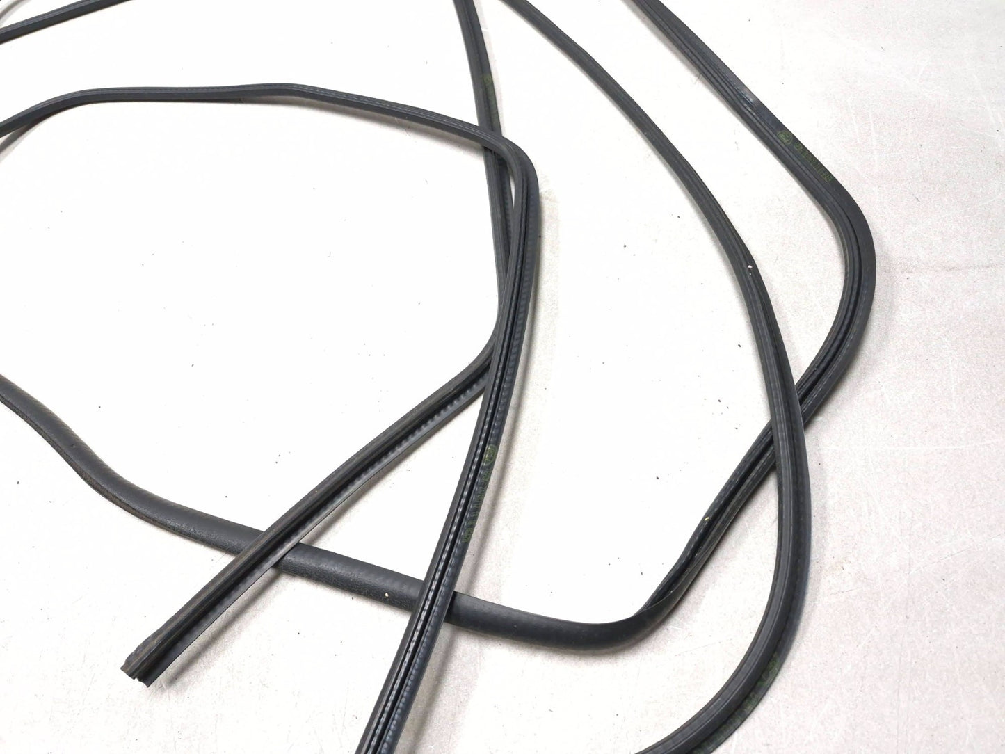 2013 Ford Transit Connect Rear Siding Door Weatherstrip Seal Lh & Rh 4pcs OEM