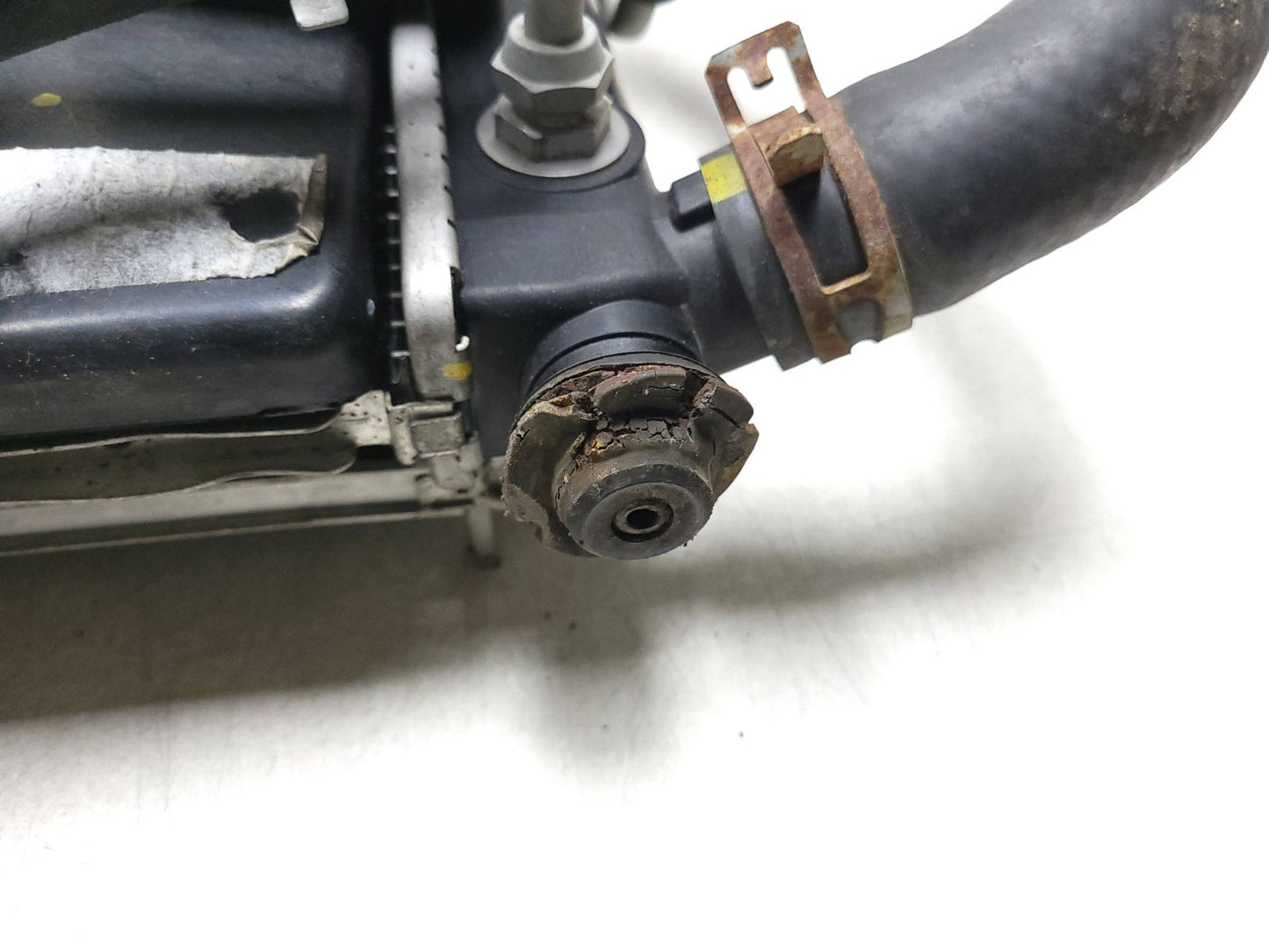 12 13 14 15 16 17 Hyundai Accent Radiator Fan AC Condenser OEM
