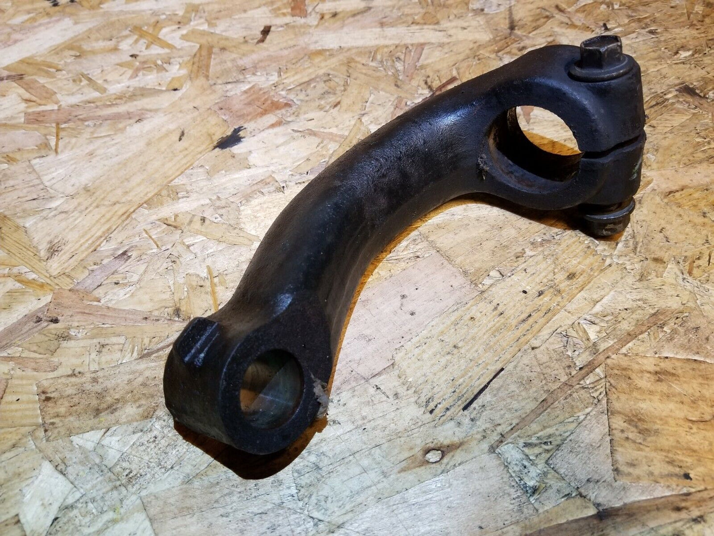 2004 - 2009 Cadillac SRX Front Lower Control Arm Link Bracket Passenger Side OEM