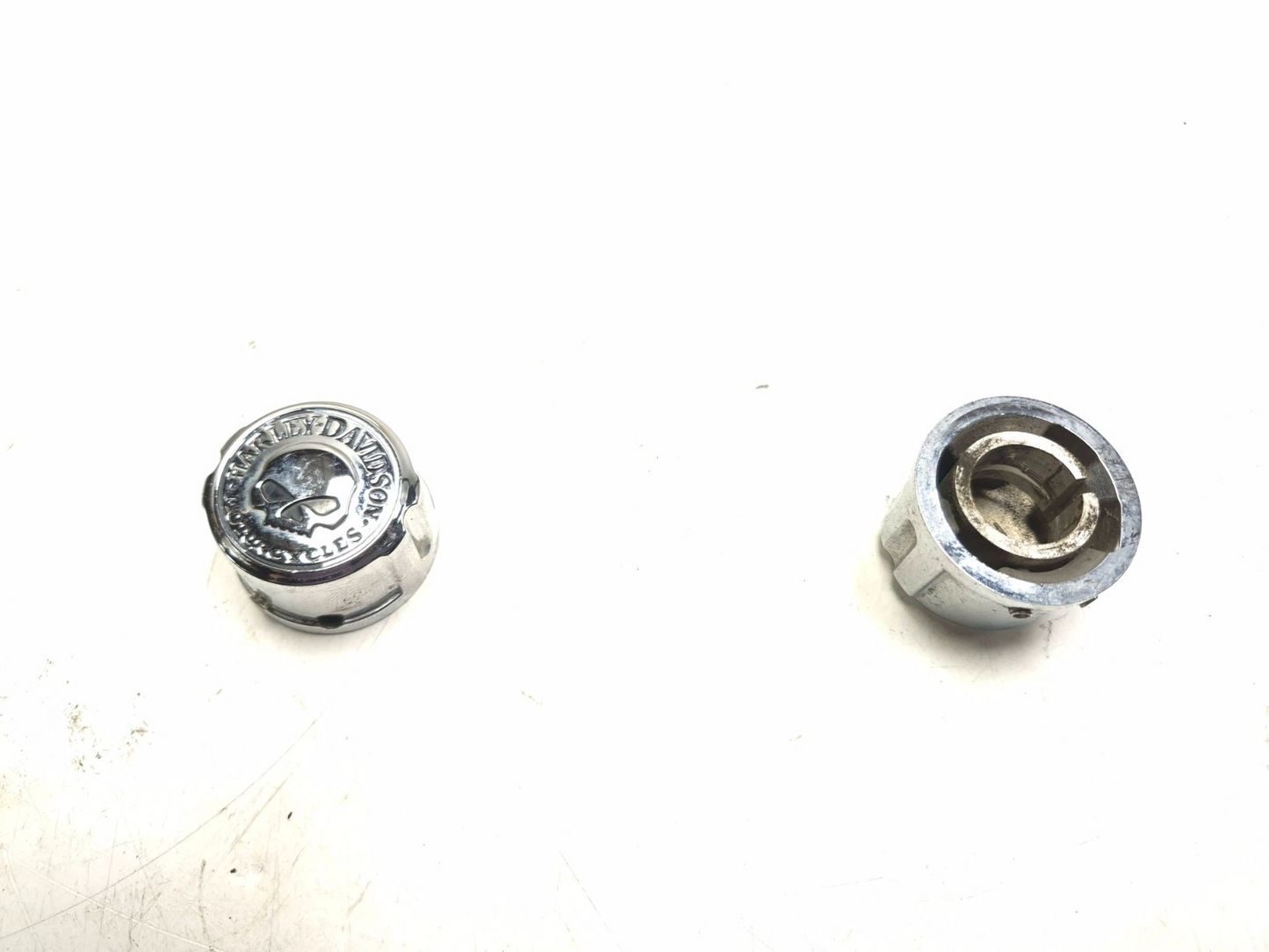 2004 Harley-davidson Softail Flstc Willie G Skull Front Axle Nut Cover 2pcs