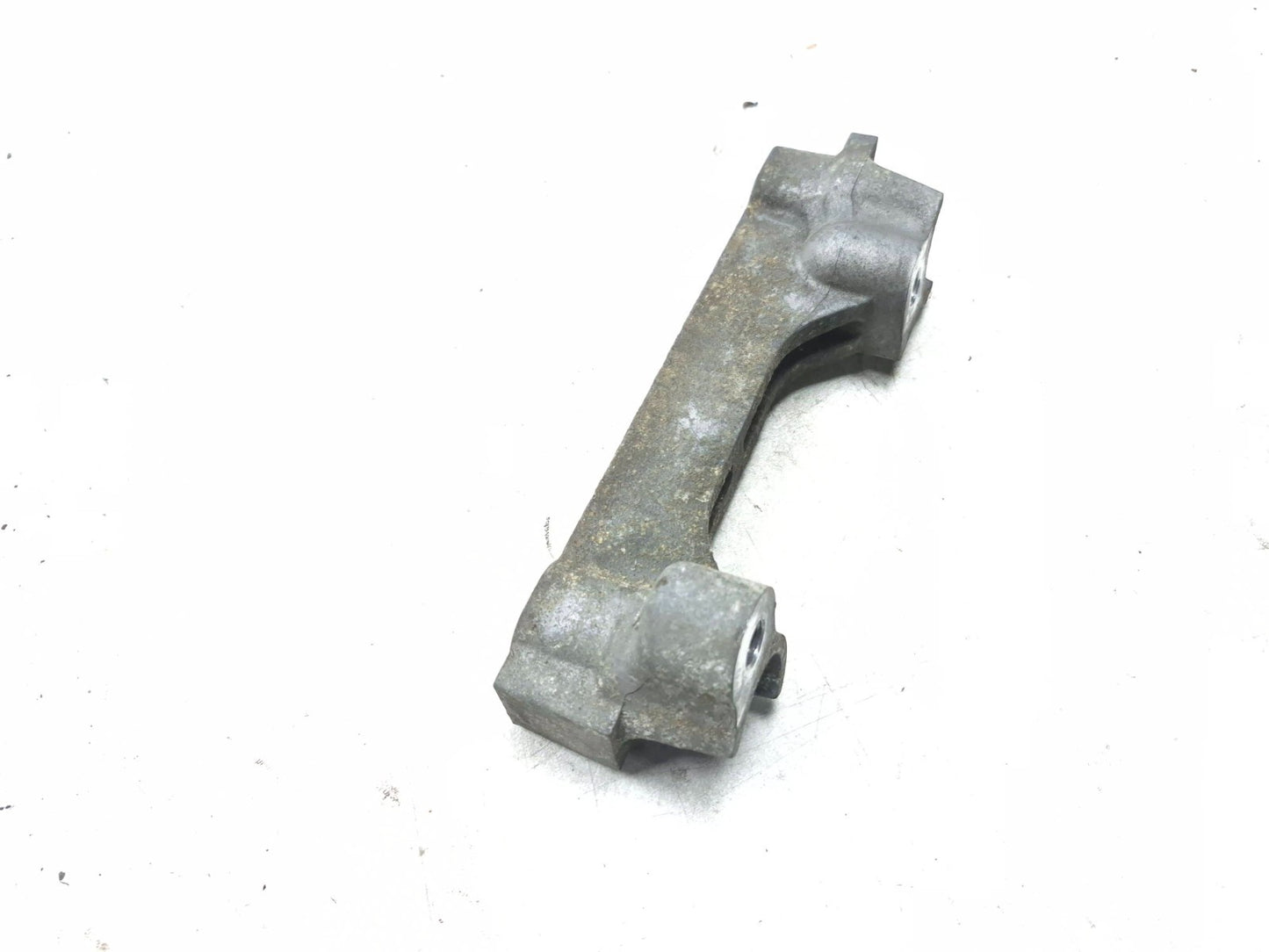 2010 Lexus Hs250h Engine Motor Mount Bracket Spacer Passenger Side OEM