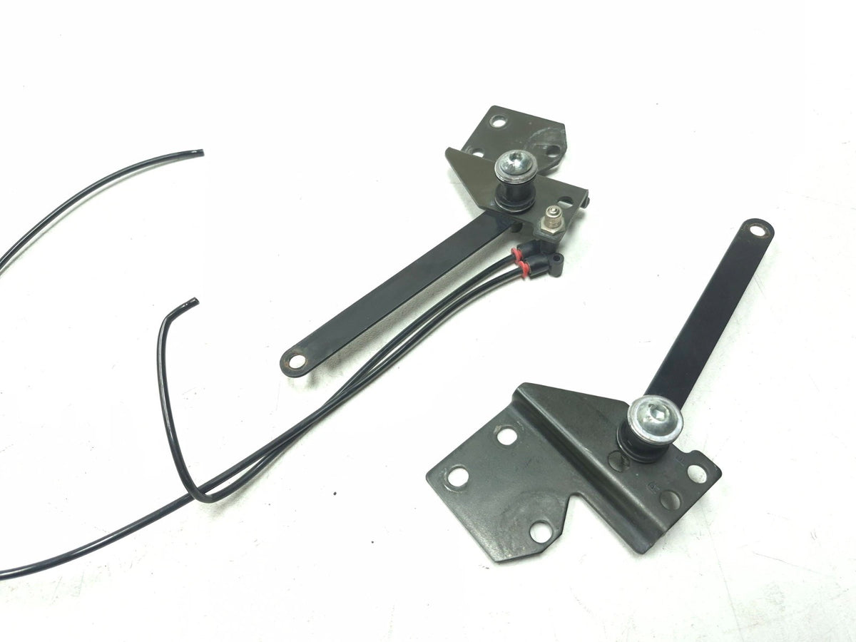 2004-2008 Harley Touring Street Glide Fender Saddlebag Mount Bracket Lh & Rh OEM