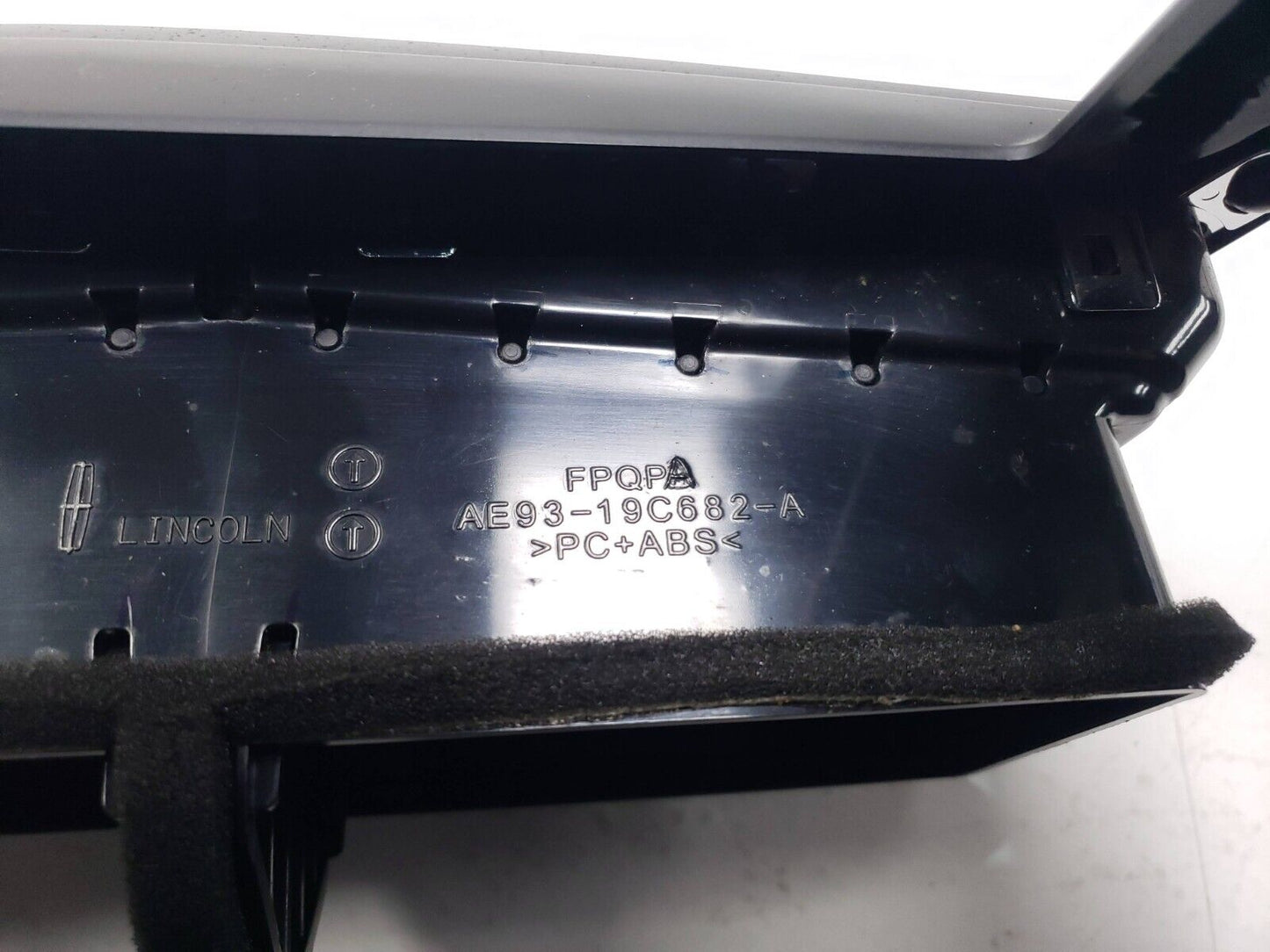 2010-2019 Lincoln MKT Radio Display Center Dash Trim Bezel W/ Air Vents OEM