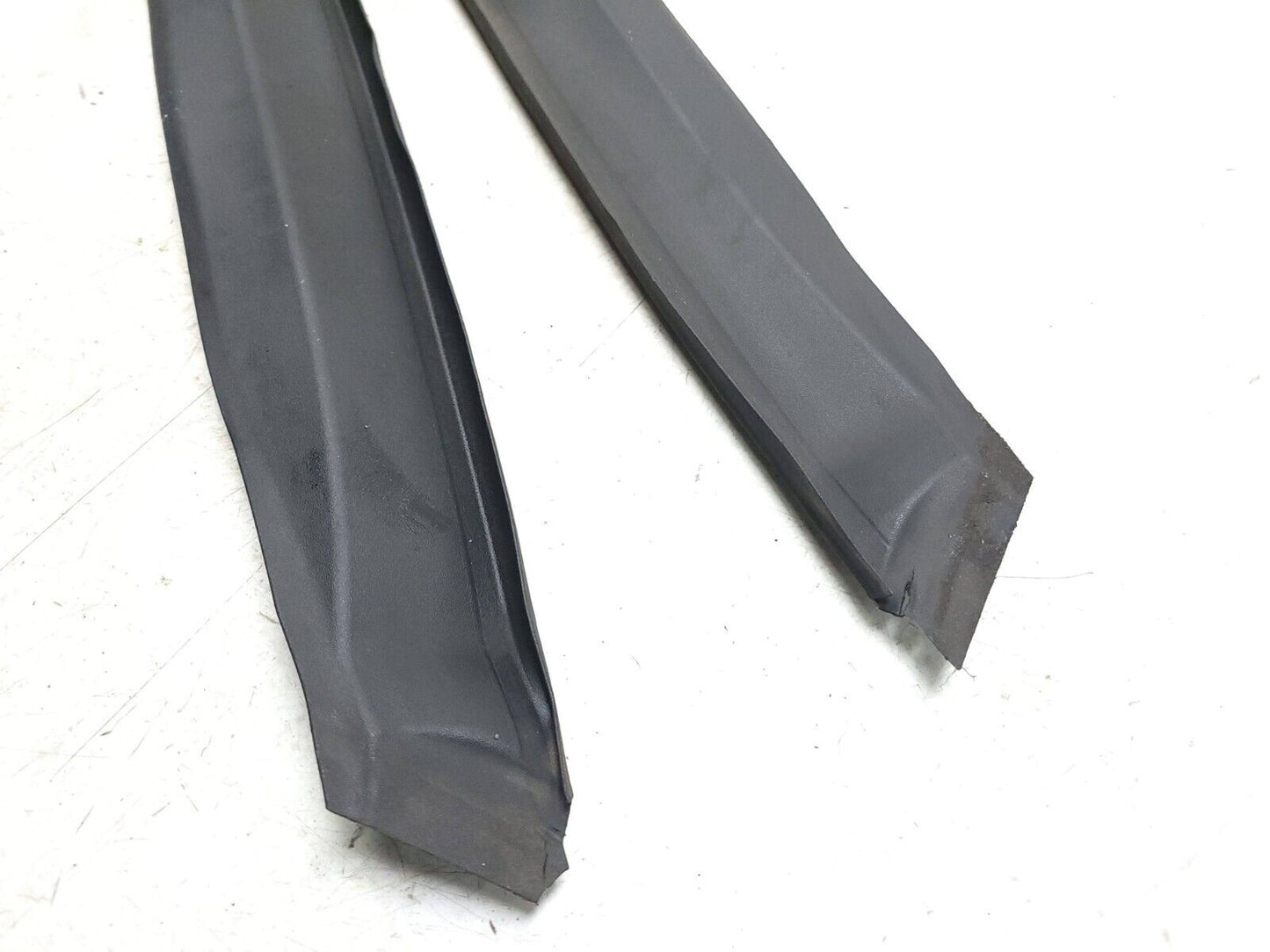 10-15 Chevrolet Equinox Liftgate Window Side Reveal Molding Left & Right OEM