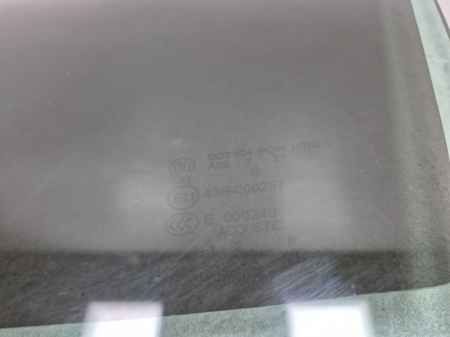 2018 Chrysler 300 Limited AWD Front Left Driver Side Door Window Glass OEM