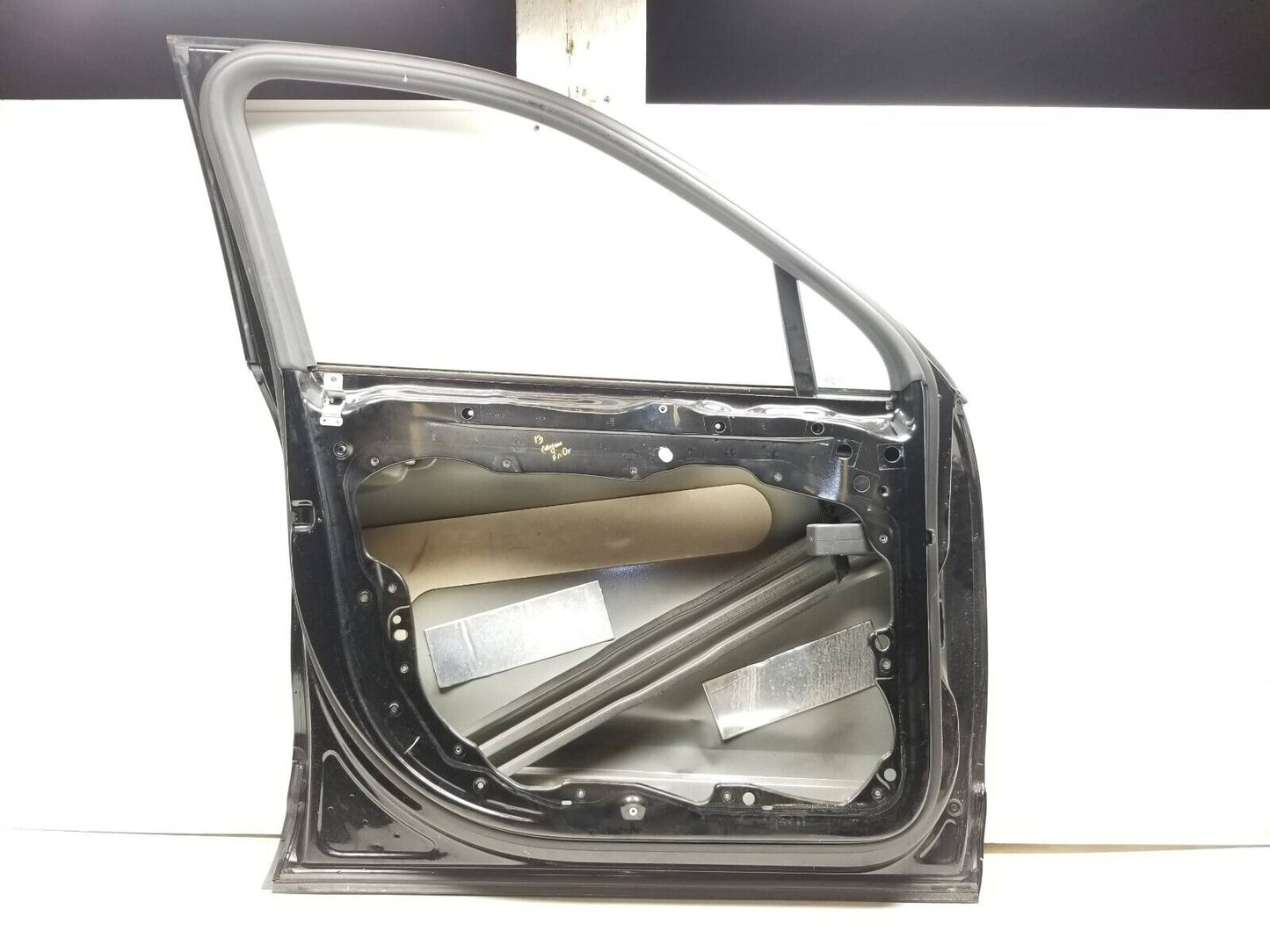 11-17 Porsche Cayenne Front Driver Door Shell (paint: A1a1 ) ✅
