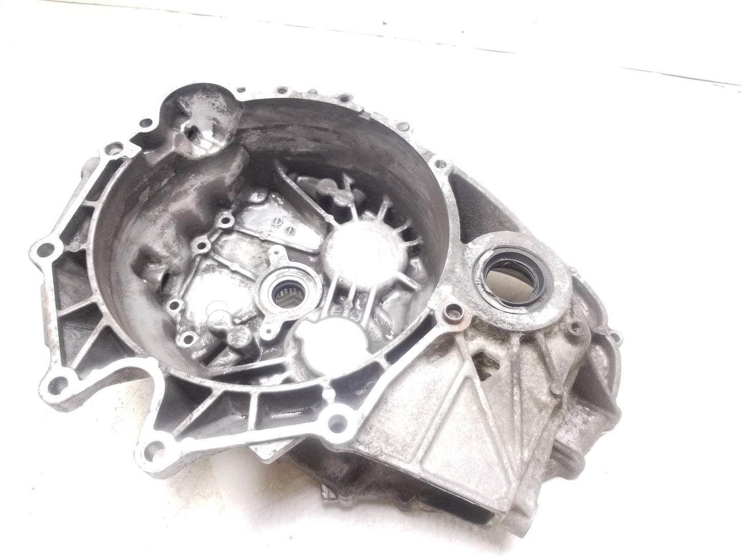 2014 - 2016 Kia Soul Automatic Transmission Bell Housing OEM