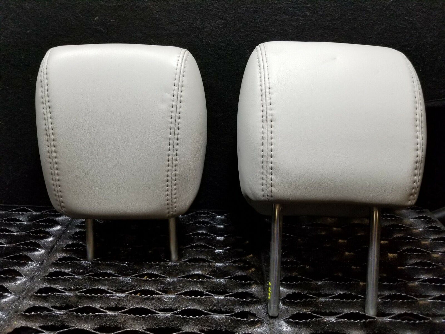 07 08 09 10 11 12 GMC Acadia 2nd Row Seat Headrest Left & Right Pair OEM