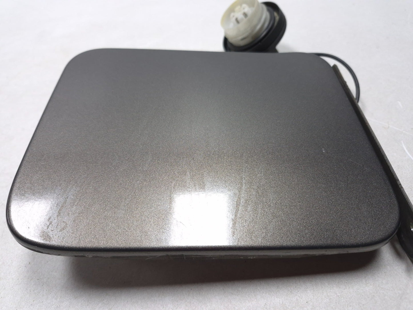2013 Nissan Versa Sdn Fuel Tank Door Lid W/ Gas Cap OEM 95k