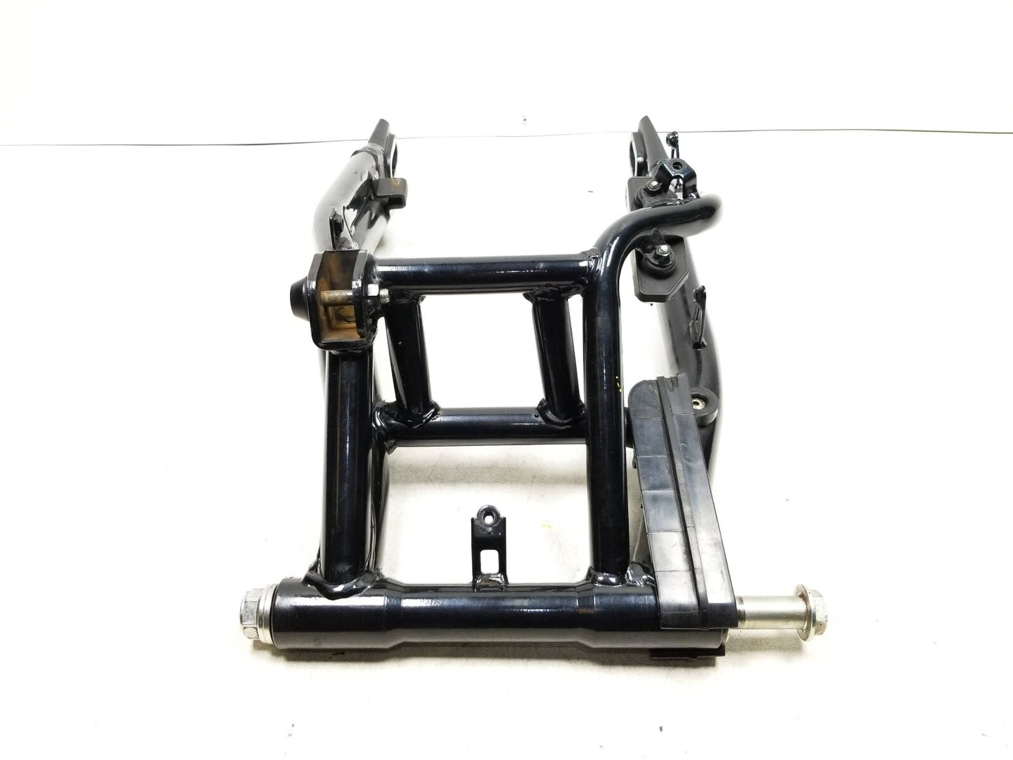 20 - 24 Benelli 302s Swingarm Swing Arm OEM 1609 Miles