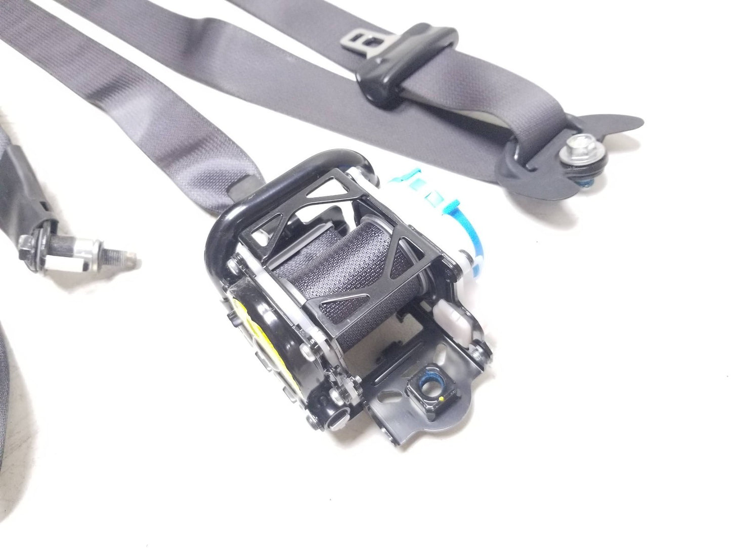 2014 - 2019 Kia Soul Seat Belt Retractor Set OEM