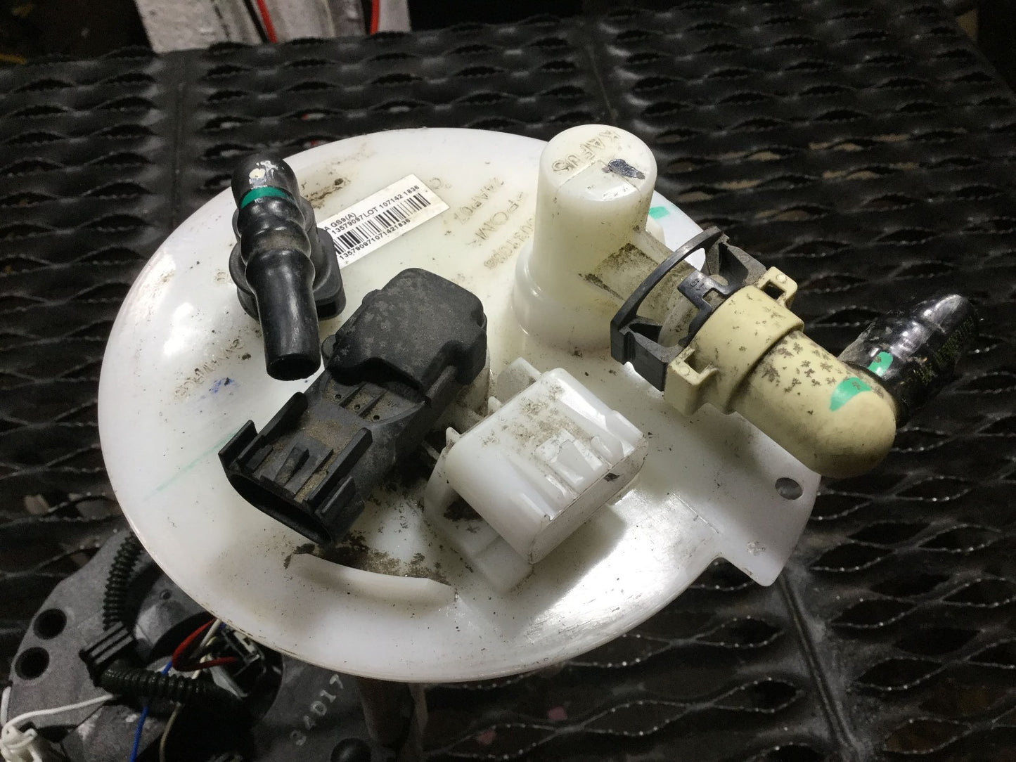 11 12 13 14 15 Chevrolet Cruze Gas Fuel Pump 13503108a OEM