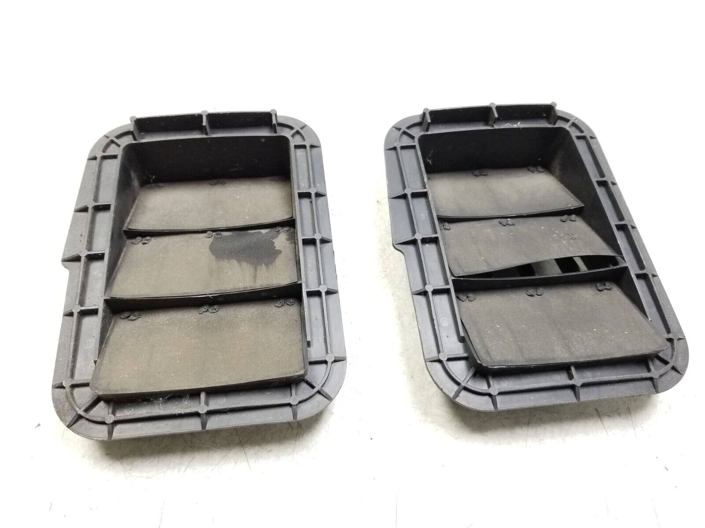 08 - 15 Scion Xb Rear Outer Quarter Panel Vent 62940-16060 2pcs OEM
