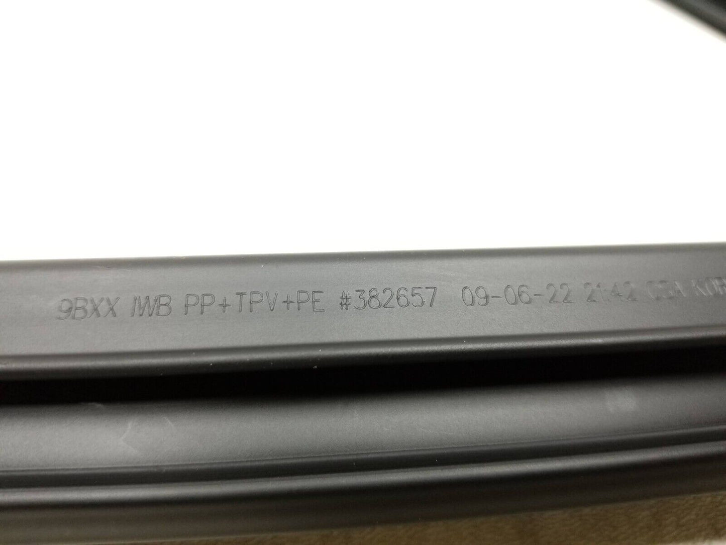 21 - 23 Chevrolet Trailblazer Door Pillar Applique Molding & Belt Passenger OEM