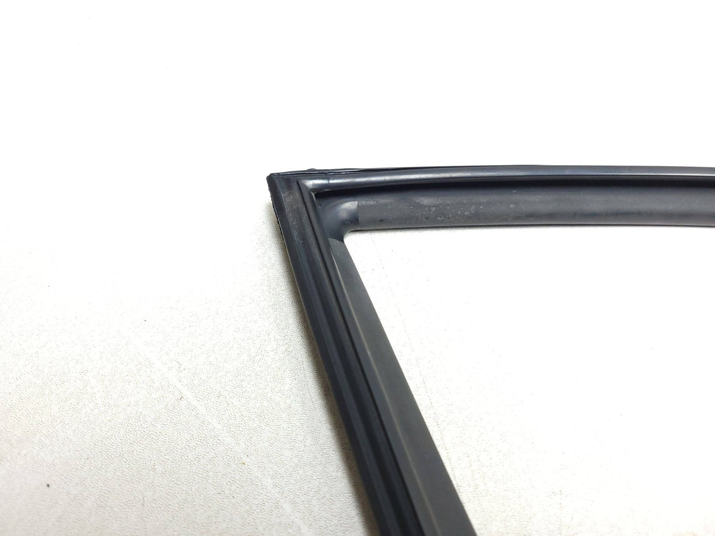 12-17 Hyundai Accent Sedan Door Weatherstrip Seal Front Passenger Side Right