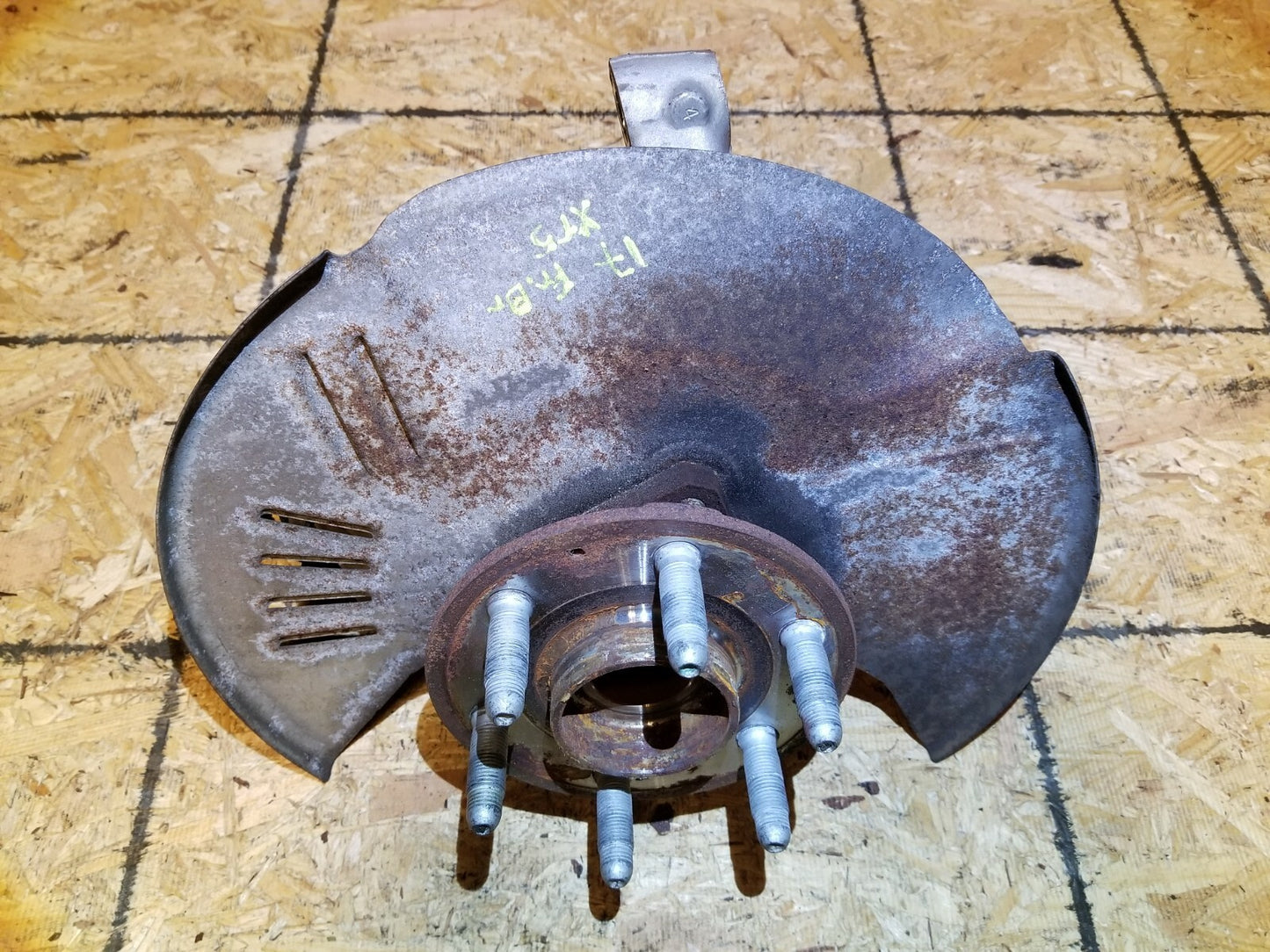 2017 Cadillac Enclave Xt5 Front Spindle Knuckle Wheel Hub Left Driver Side OEM