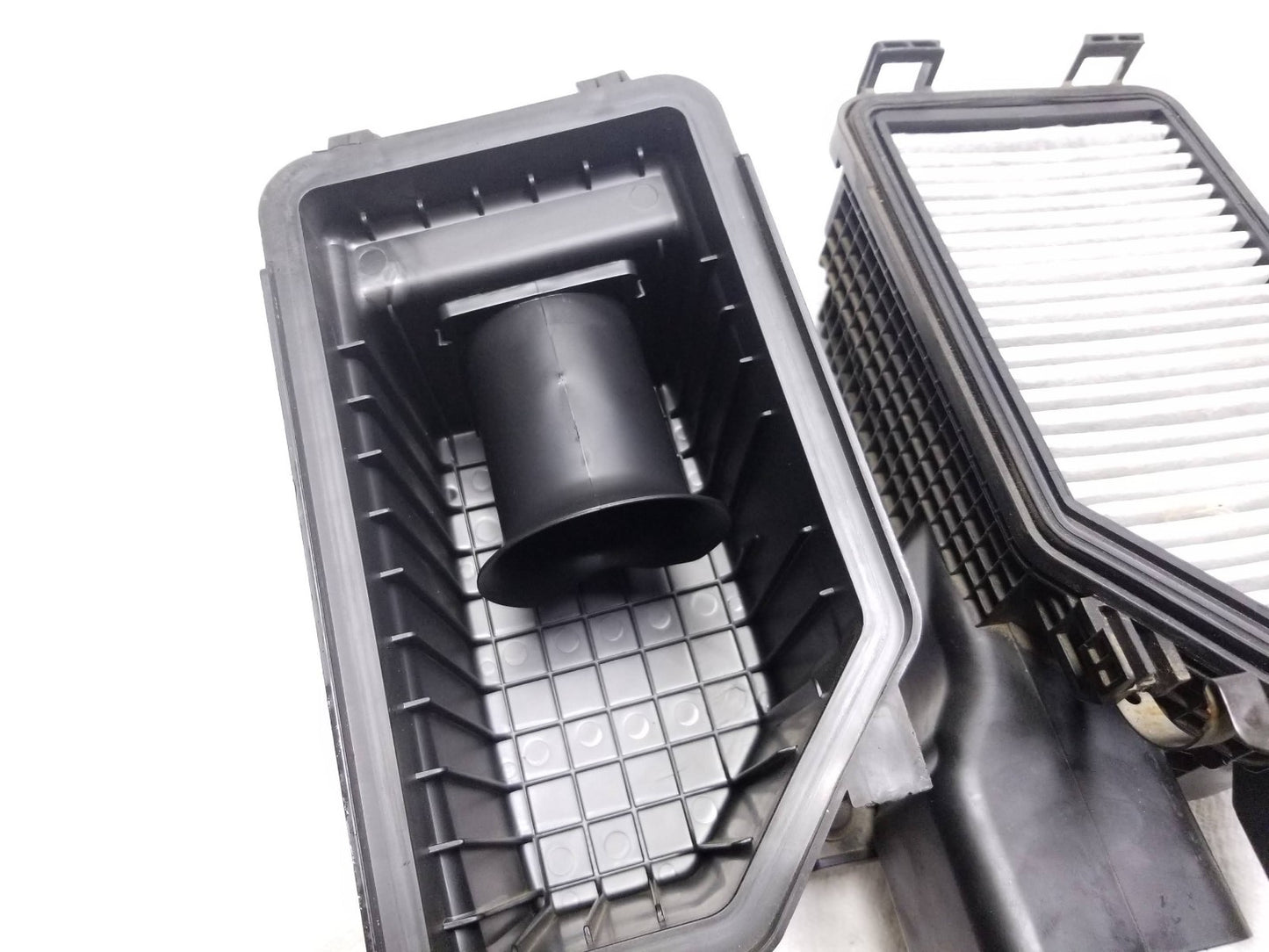 2014 - 2016 Kia Soul Air Filter Housing Box OEM