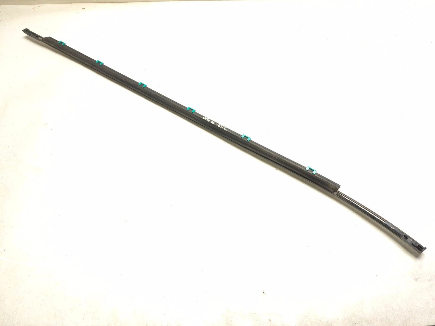 2014 Hyundai Elantra Gt Front Door Belt Outside Molding Passenger Side OEM