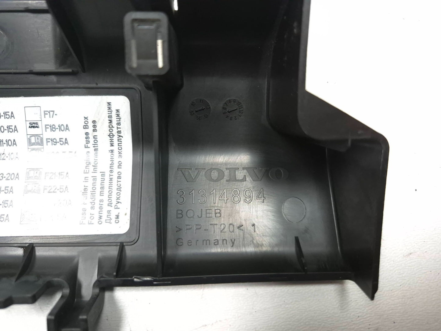 2013 Volvo S60 Front Fuse Box Body Control Module Cover Lid Passenger Side OEM