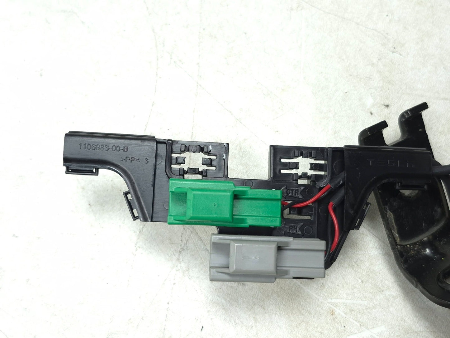 2019 Tesla Model 3 Rear Seat Belt Buckle Latch 3pcs OEM