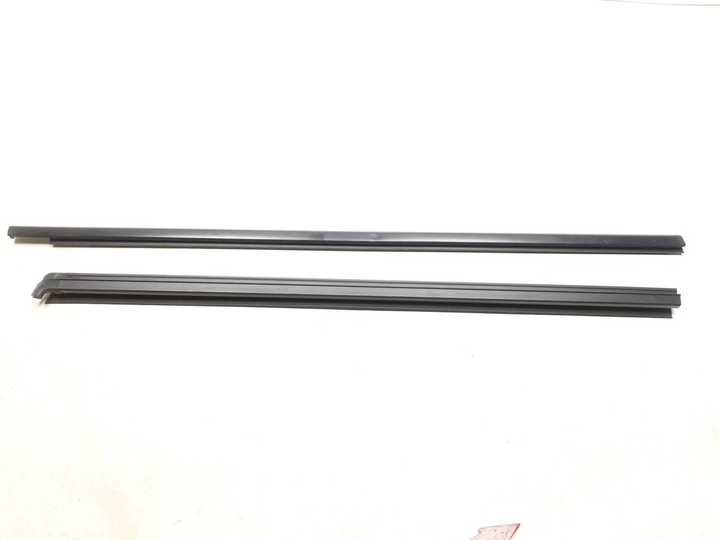 21 - 23 Chevrolet Trailblazer Door Pillar Applique Molding & Belt Passenger OEM