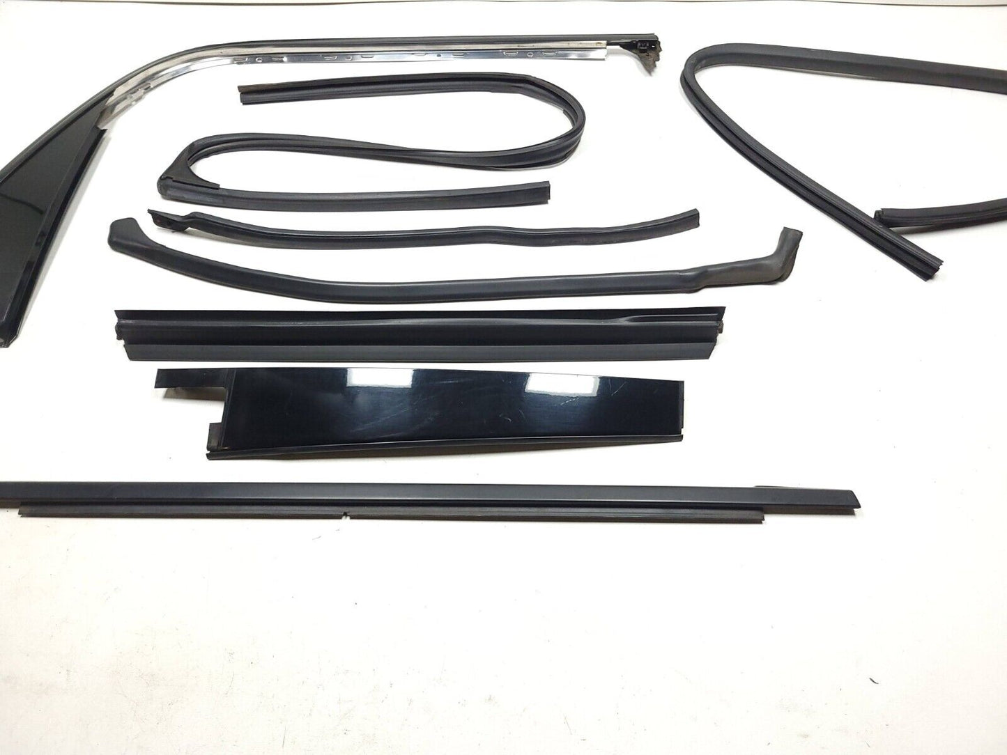 13-16 GMC Acadia Door Molding Belt Weather Strip Rear Passenger Side Right OEM