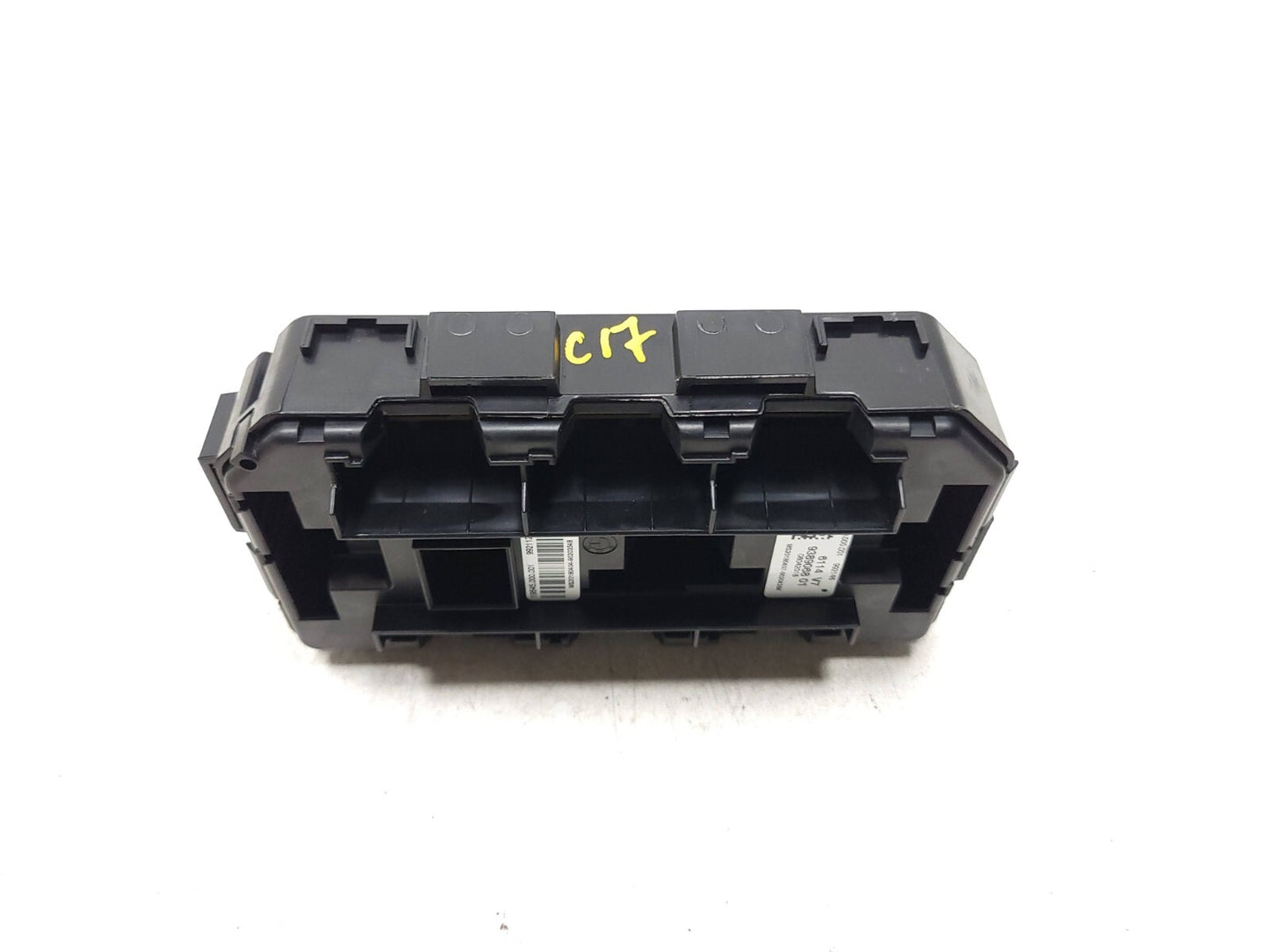 13-18 BMW 330xi F30 Front Power Distribution Fuse Box 9389068 OEM โ