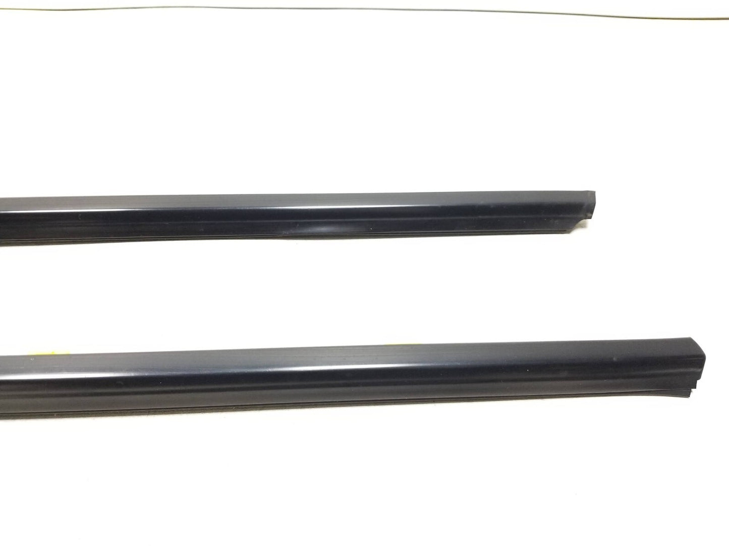 2009-2016 Hyundai Genesis Coupe Front Door Window Belt Seal Left & Right OEM