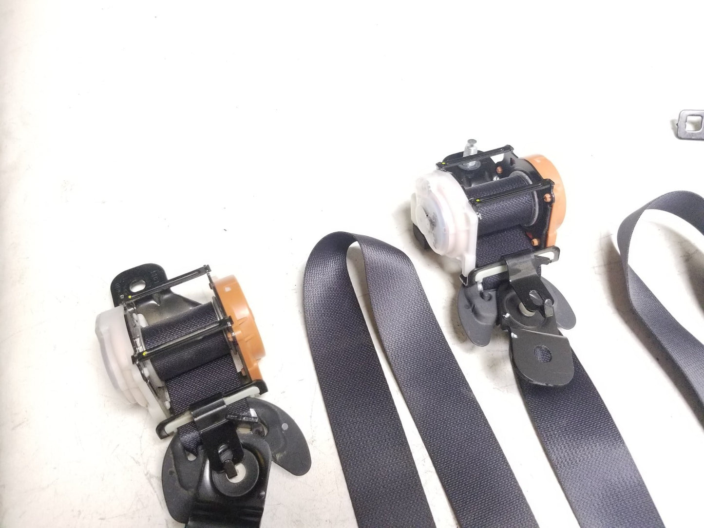 2014 - 2019 Kia Soul Seat Belt Retractor Set OEM