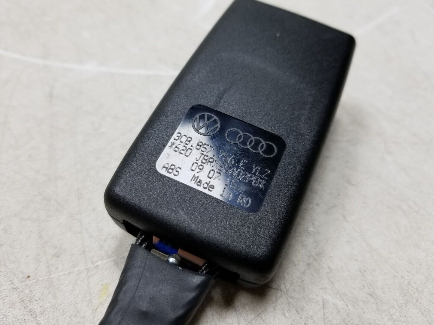 09 - 17 Volkswagen Cc Front Seat Belt Buckle Latch Passenger Right OEM