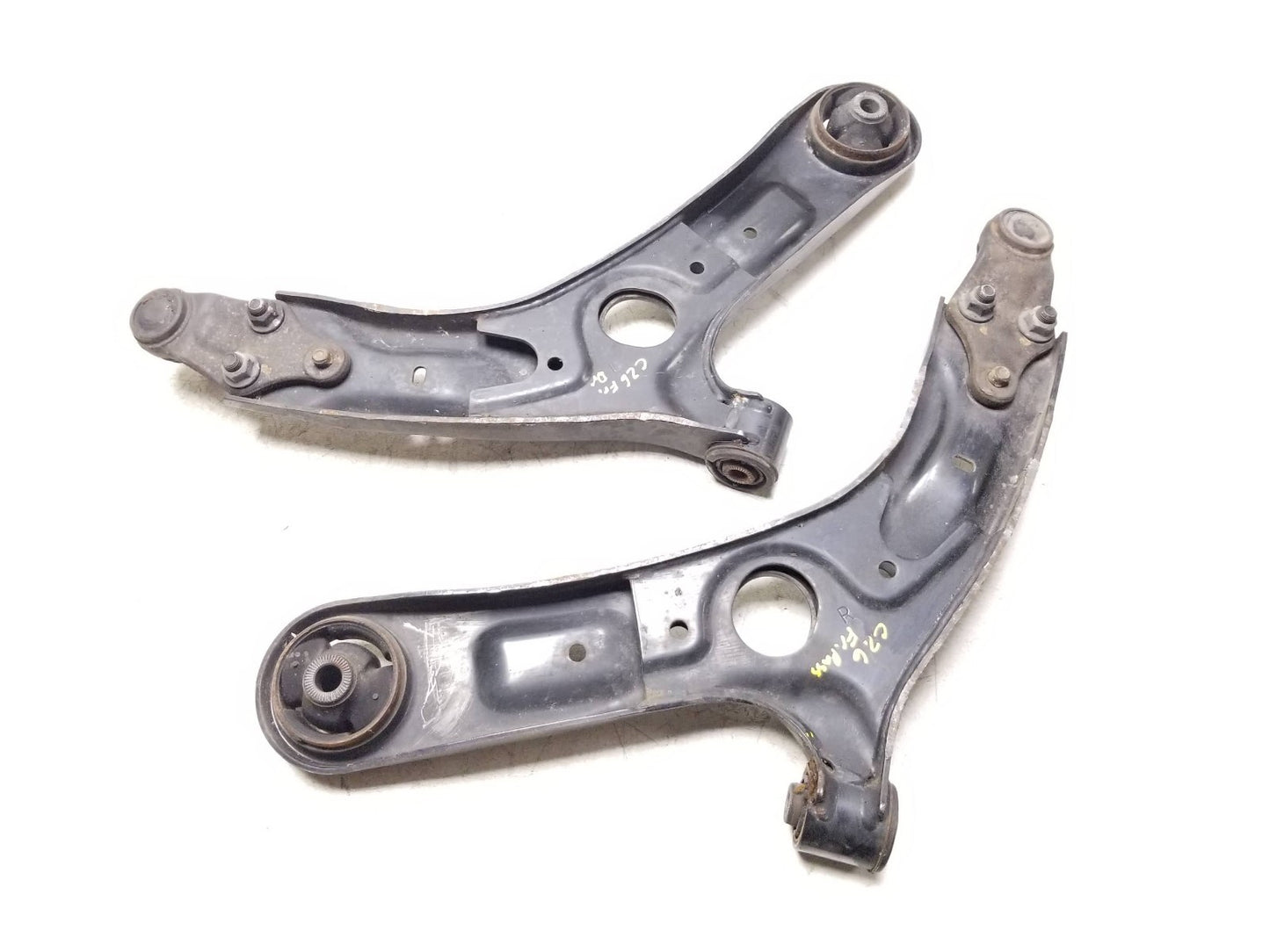 2014 - 2019 Kia Soul Front Lower Control Arm Left & Right OEM
